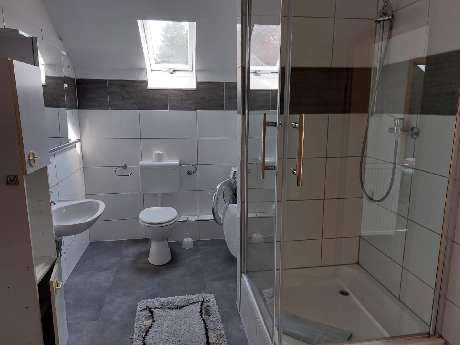Gaestezimmer Gasthof Becker Wulfrath Exterior foto