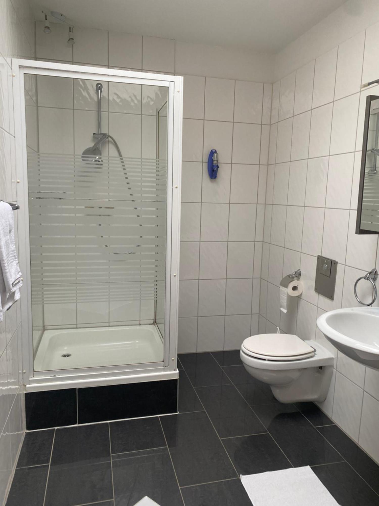 Gaestezimmer Gasthof Becker Wulfrath Exterior foto