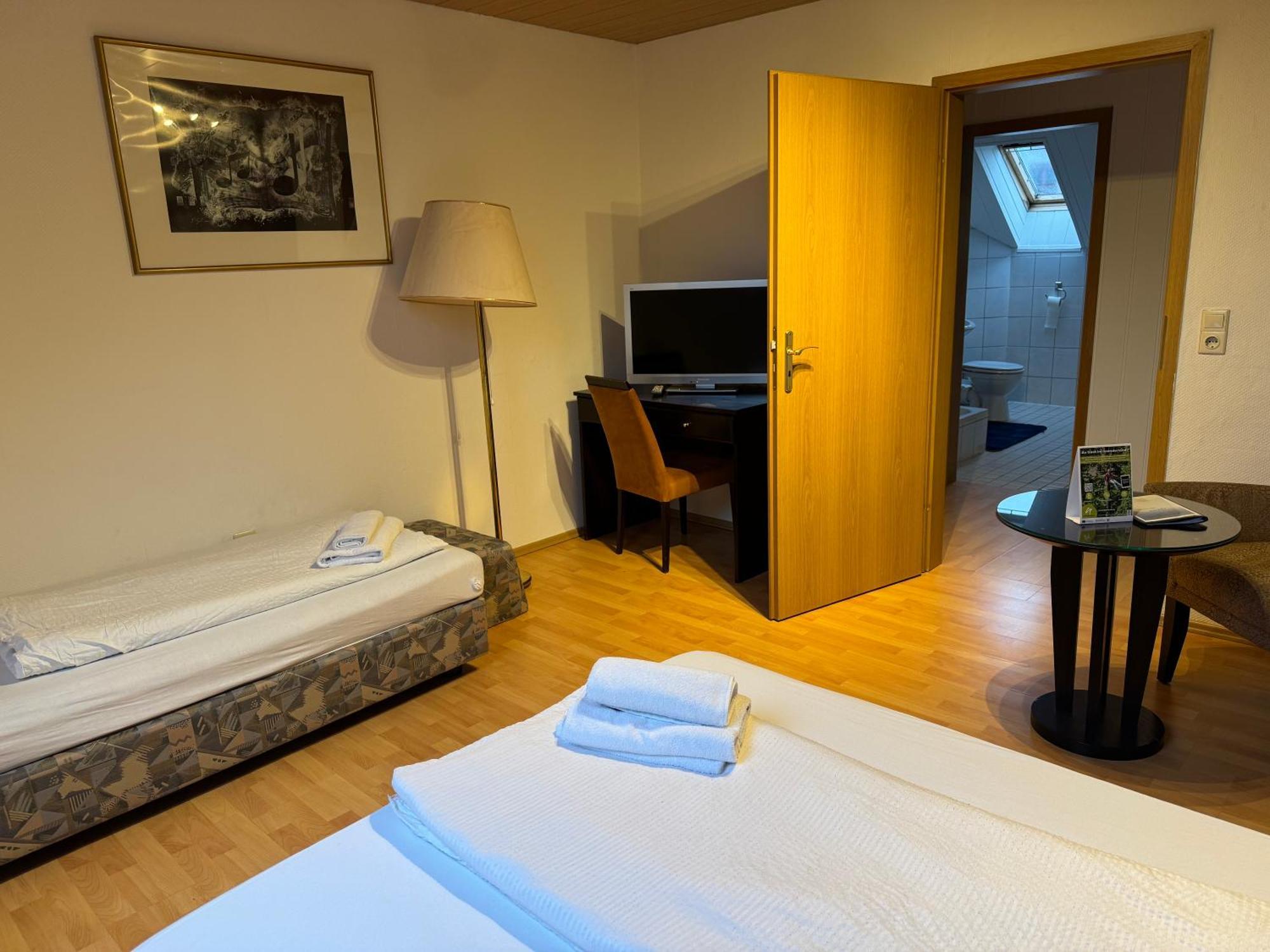 Gaestezimmer Gasthof Becker Wulfrath Exterior foto